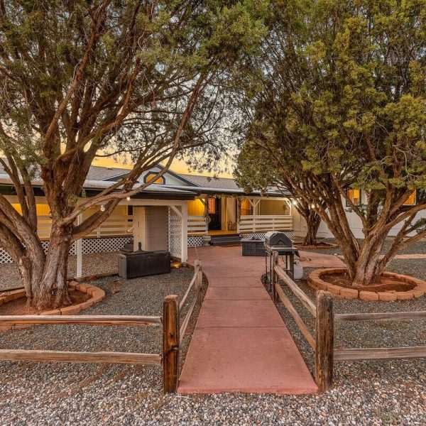 Vacations by Valkere - Desert Rose Retreat